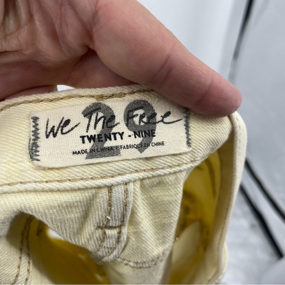 Free People Loving Good Vibrations Mid-Rise Frayed Hem Shorts Sz 29 Banana Split - Picture 6 of 8